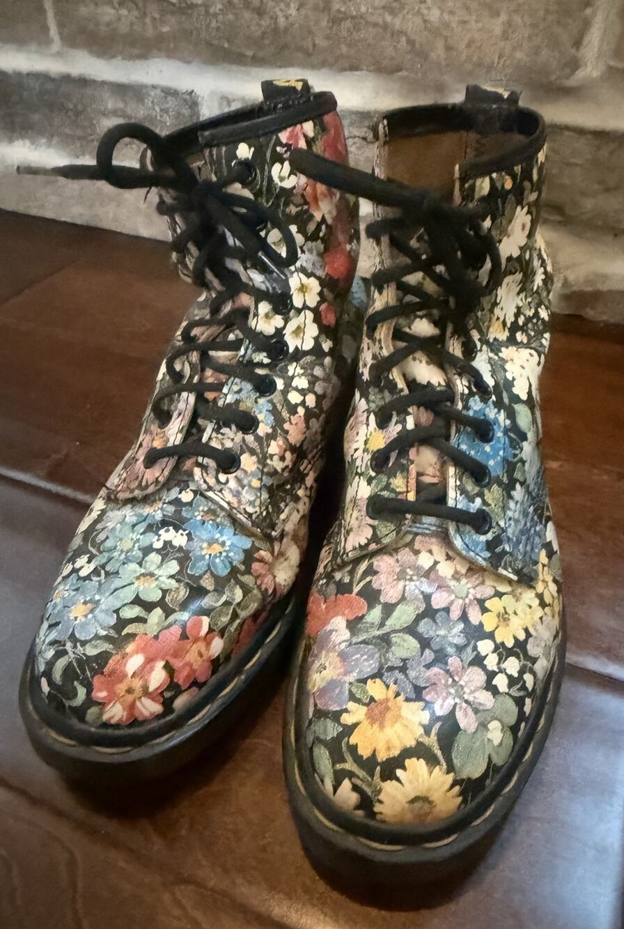 Vintage 90s Dr Martens 1460 Floral Boots Made England Womens Size 7 RARE